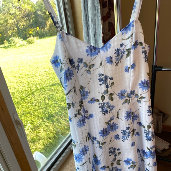 Pretty White Floral Mini Dress - Picture 2 of 5